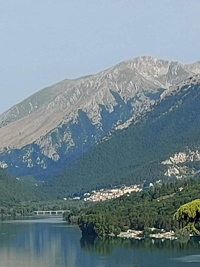 Casa Vacanze Al Castello Villetta Barrea Luaran gambar